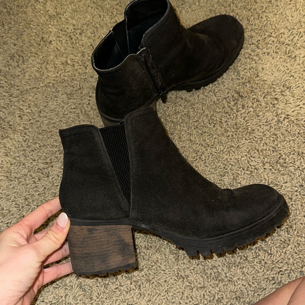 Size 8 black chunky booties